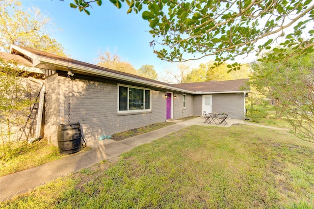 811 Strange Dr, Richmond, TX 77406 - view of front facade featuring a patio area, brick siding, and a front lawn