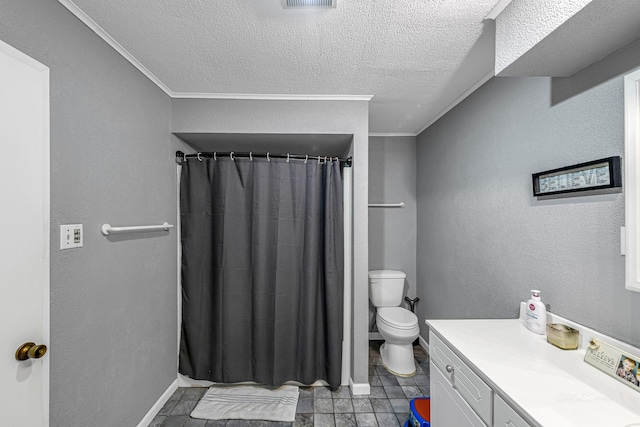 full bathroom featuring baseboards, a textured ceiling, crown molding, toilet, and visible vents