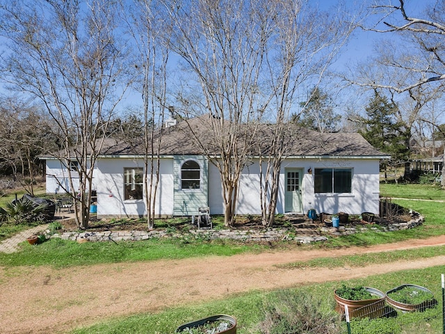 view of front of house with a front yard