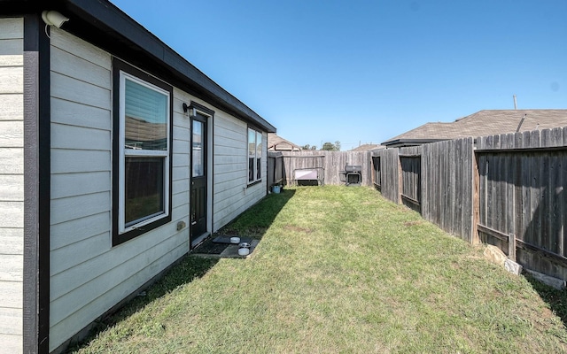 view of yard featuring a fenced backyard