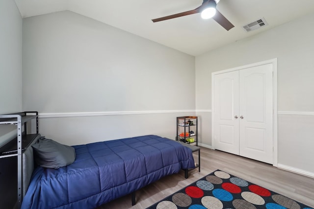 9507 Arrowhead Terrace Ln, Humble, TX 77396 - bedroom with baseboards, visible vents, wood finished floors, lofted ceiling, and ceiling fan