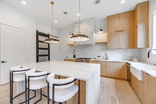 829 Alexander St, Houston, TX 77007 - kitchen with a sink, modern cabinets, light wood-style floors, decorative backsplash, and recessed lighting