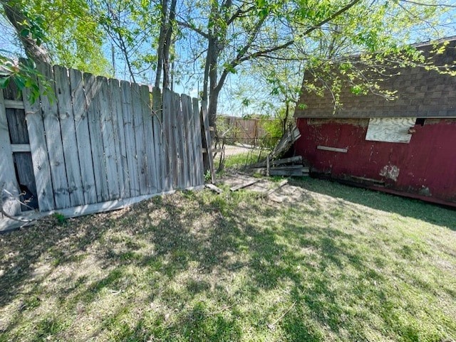 view of yard featuring fence