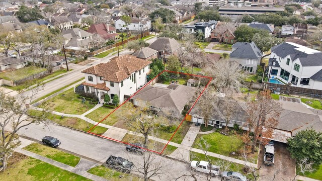 918 Wildwood Ln, Bellaire, TX 77401 - aerial perspective of suburban area with property boundaries highlighted