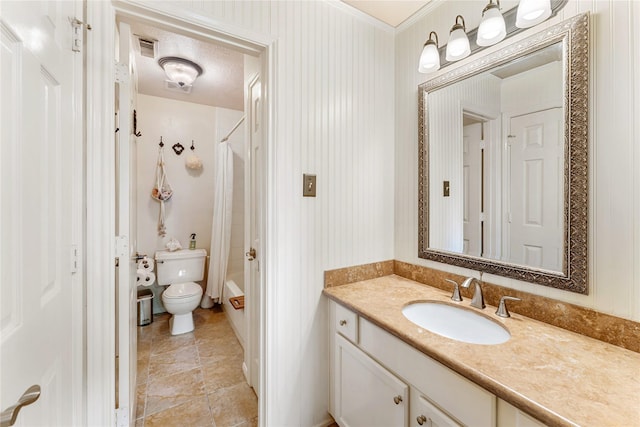 full bath with visible vents, shower / tub combo with curtain, toilet, ornamental molding, and vanity