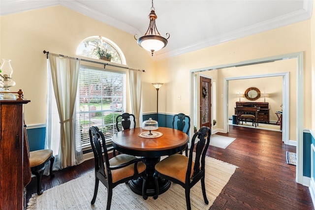 full bath with visible vents, shower / tub combo with curtain, toilet, ornamental molding, and vanity