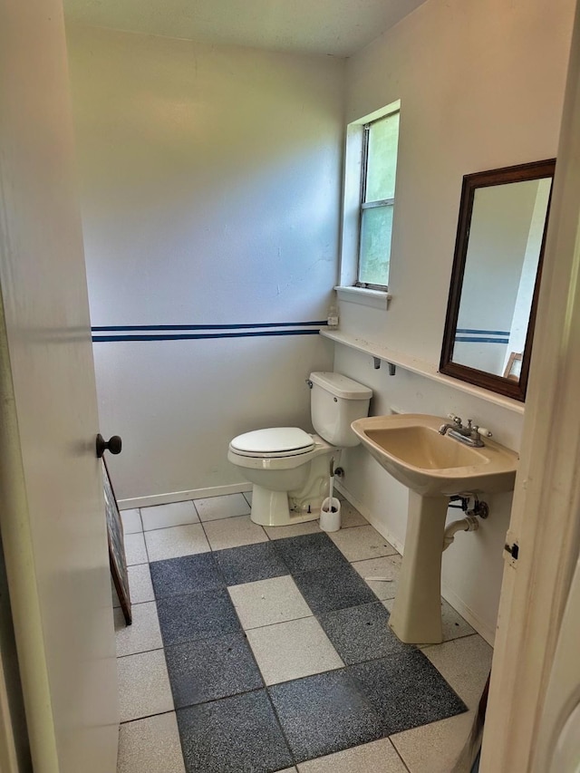 408 Redbud Rdg, Onalaska, TX 77360 - bathroom with toilet, tile patterned floors, and baseboards