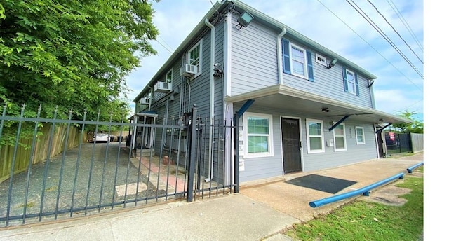 3522 Sampson St, Houston, TX 77004 - view of front of property featuring fence