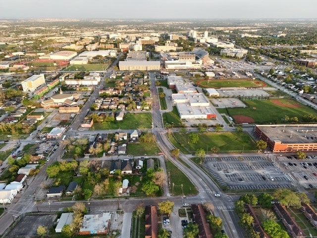 3522 Sampson St, Houston, TX 77004 - birds eye view of property