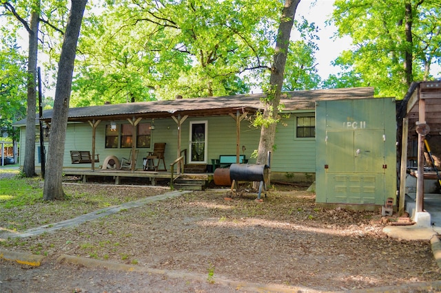 view of front of property with a porch and heating fuel