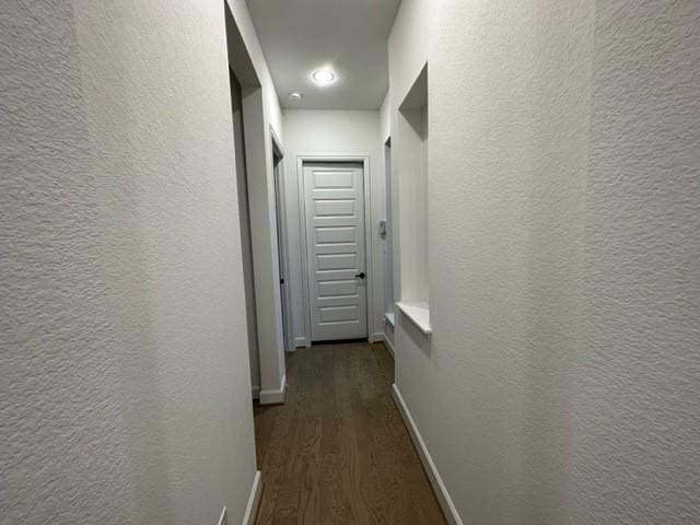 9015 Orchard Cv, Missouri City, TX 77459 - corridor with a textured wall, baseboards, and dark wood-style floors