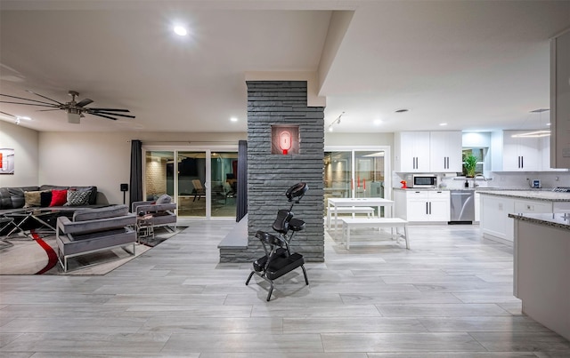 living area featuring light wood-style flooring, ceiling fan, and recessed lighting