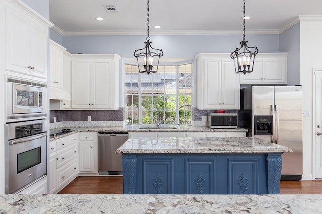 kitchen with a chandelier, appliances with stainless steel finishes, a sink, and visible vents