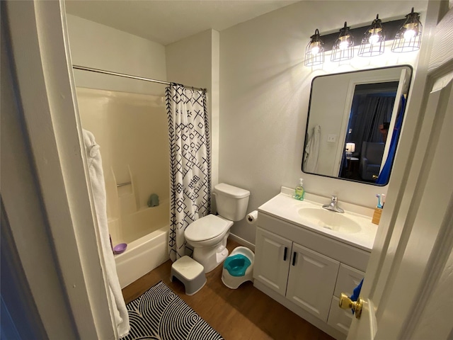 bathroom featuring shower / tub combo with curtain, wood finished floors, vanity, and toilet