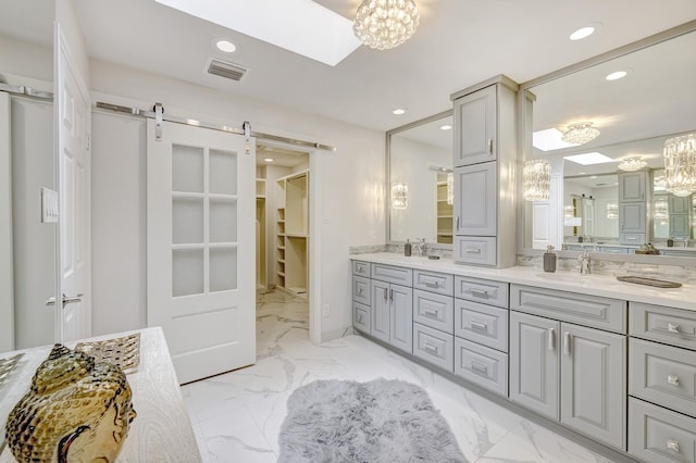 bathroom featuring recessed lighting, a sink, a notable chandelier, marble finish floor, and visible vents