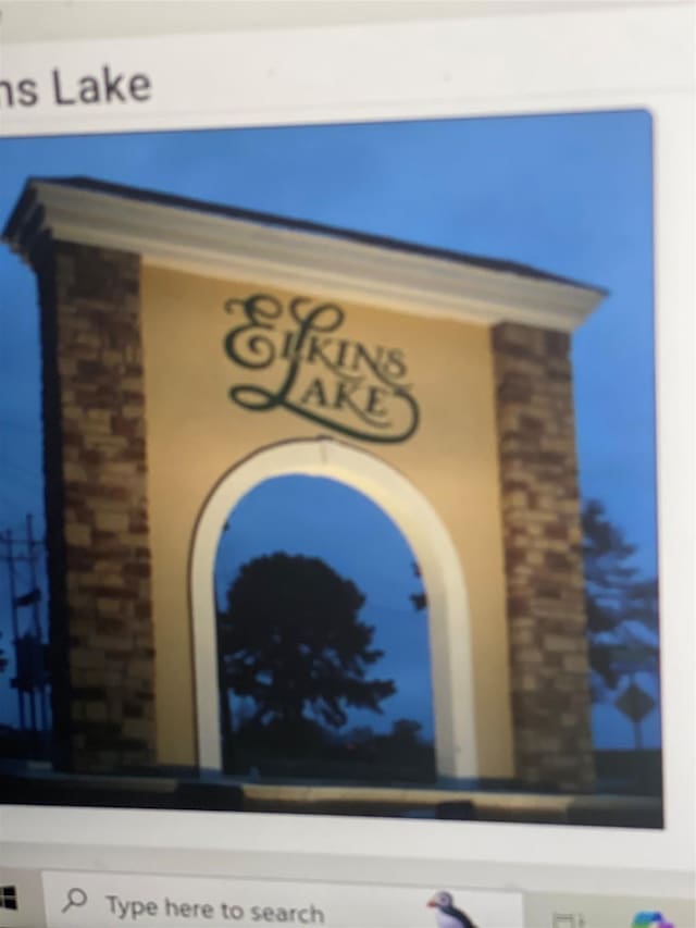 1912 E Lake Dr, Huntsville, TX 77340