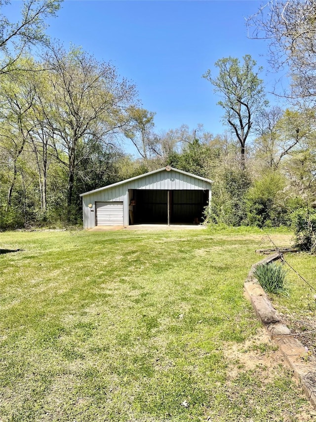 404 N Grace St, Crockett, TX 75835 - garage featuring a garage