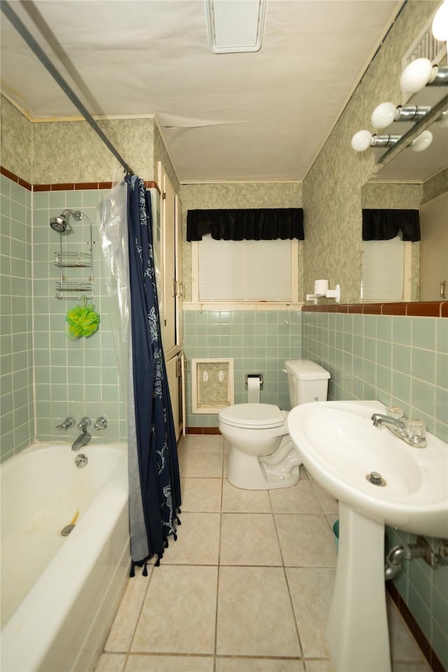 404 N Grace St, Crockett, TX 75835 - full bathroom with shower / bath combination with curtain, tile patterned floors, and wallpapered walls