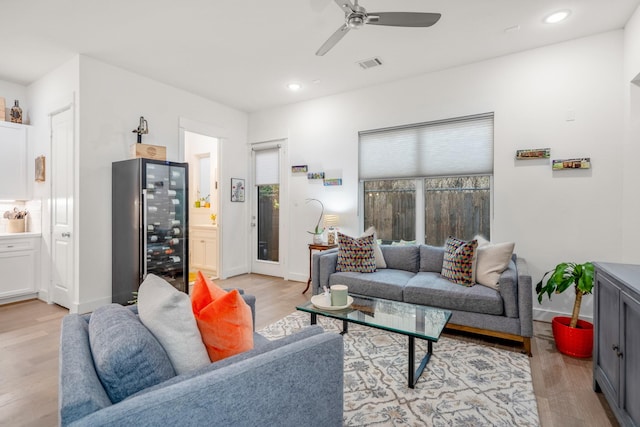 living area with recessed lighting, light wood finished floors, wine cooler, visible vents, and a ceiling fan