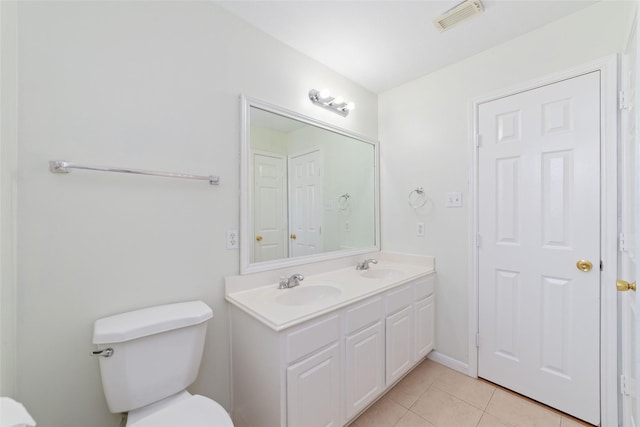 8122 Dune Brook Dr, Pearland, TX 77089 - full bath with double vanity, toilet, and tile patterned flooring