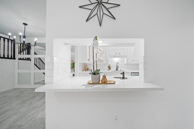 4731 N Cashel Cir, Houston, TX 77069 - interior space with tasteful backsplash, a chandelier, light countertops, white cabinets, and a sink