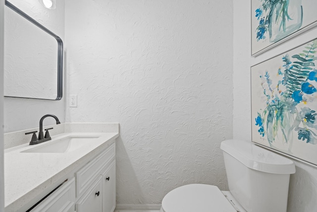 4731 N Cashel Cir, Houston, TX 77069 - half bathroom featuring toilet, vanity, and a textured wall