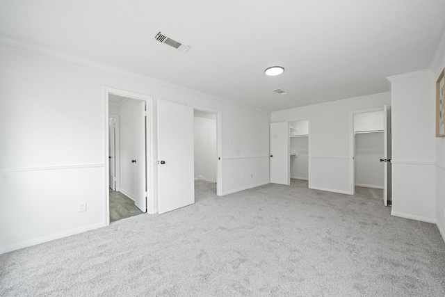 4731 N Cashel Cir, Houston, TX 77069 - unfurnished bedroom featuring baseboards, a spacious closet, crown molding, visible vents, and carpet