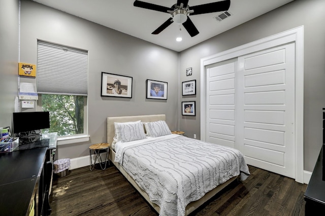bedroom featuring a ceiling fan, visible vents, recessed lighting, baseboards, and dark wood-style floors
