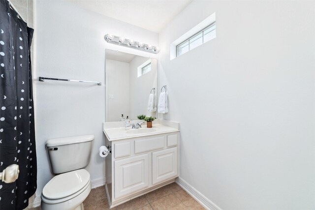 bathroom featuring tile patterned flooring, vanity, toilet, baseboards, and a shower with curtain