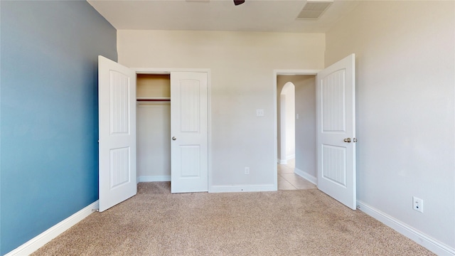 2135 Llerena Ln, League City, TX 77573 - unfurnished bedroom featuring light colored carpet, arched walkways, baseboards, and a closet