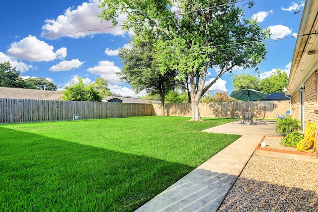 5522 Duxbury St, Houston, TX 77035 - view of yard with a patio area