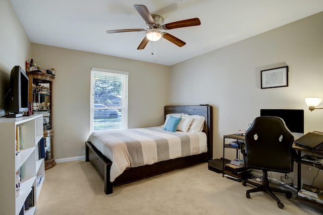 5522 Duxbury St, Houston, TX 77035 - bedroom with light colored carpet, a desk, ceiling fan, and baseboards