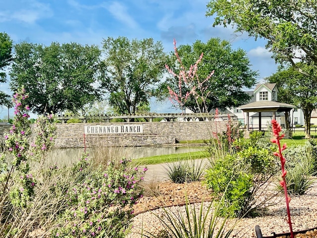 443 Lakeview Dr, Angleton, TX 77515