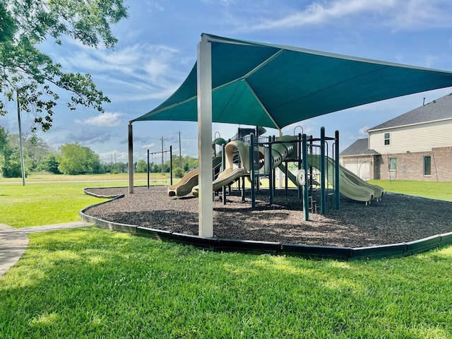 443 Lakeview Dr, Angleton, TX 77515