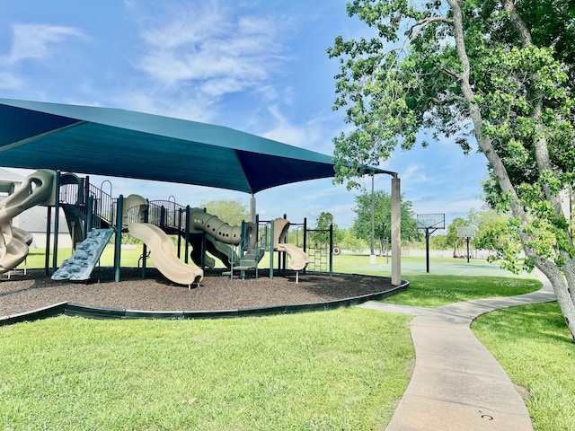 443 Lakeview Dr, Angleton, TX 77515