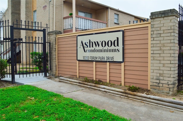 10203 Forum Park Dr Unit 114, Houston, TX 77036 - community sign with fence and a gate