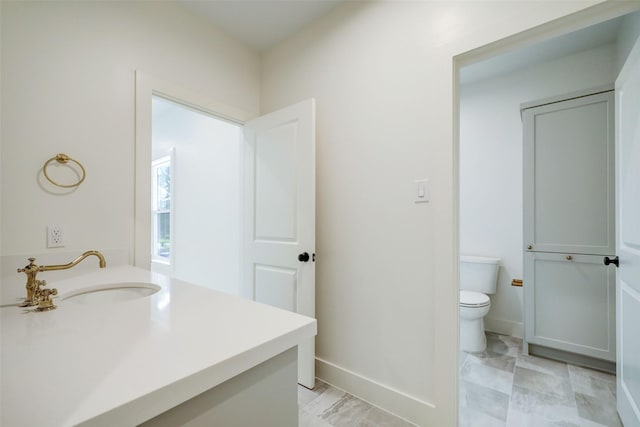 2006 Chantilly Ln, Houston, TX 77018 - bathroom featuring toilet, vanity, and baseboards