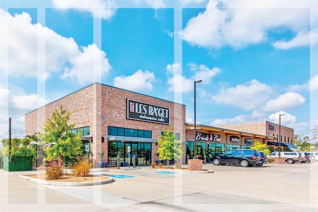 2006 Chantilly Ln, Houston, TX 77018 - view of building exterior featuring uncovered parking