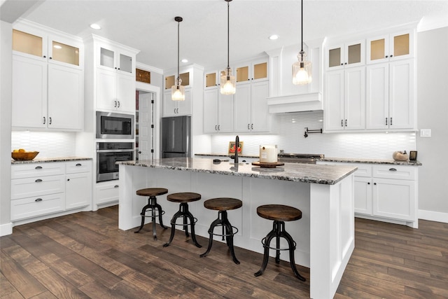 kitchen featuring recessed lighting, tasteful backsplash, dark wood-style floors, and stainless steel appliances