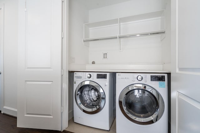 8624 Emnora Ln, Houston, TX 77080 - laundry area with washing machine and dryer