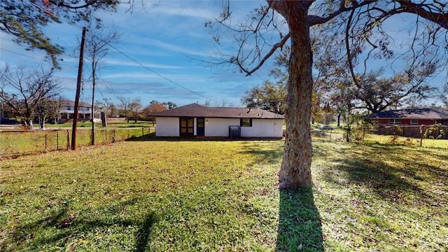 603 Maple Way, Houston, TX 77015 - view of yard featuring a fenced backyard