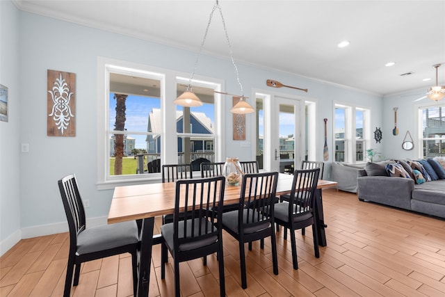 dining area with baseboards, recessed lighting, crown molding, visible vents, and light wood finished floors