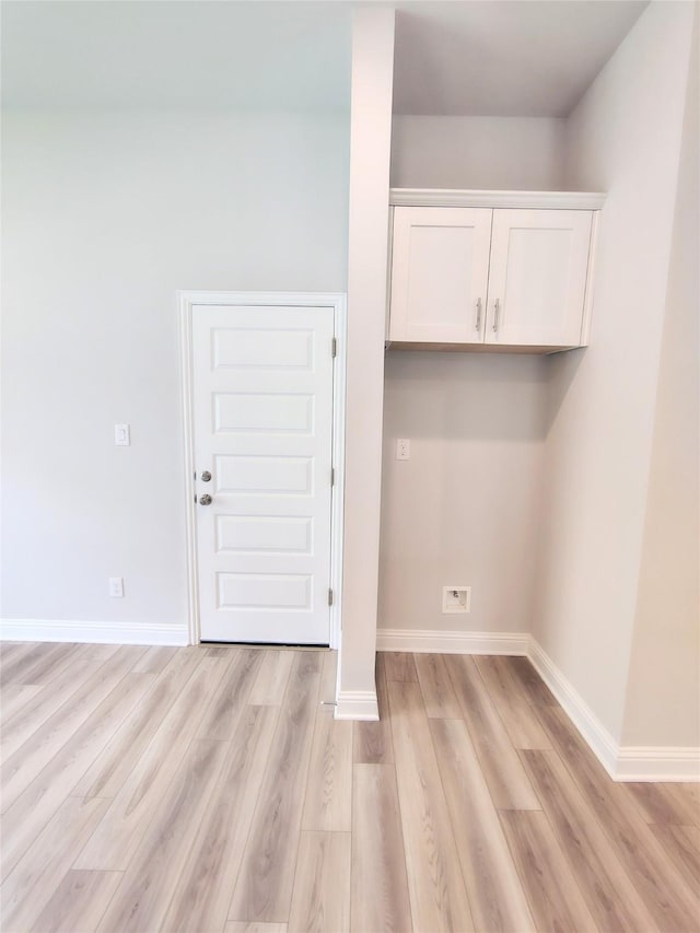 601 Greystone Ln, Angleton, TX 77515 - laundry room featuring light wood finished floors and baseboards