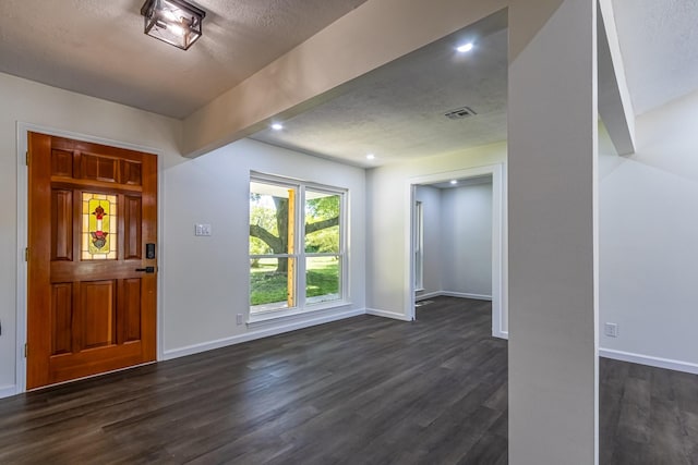 652 E Taylor Lake Cir, Livingston, TX 77351 - entryway featuring visible vents, baseboards, dark wood-style flooring, a textured ceiling, and recessed lighting