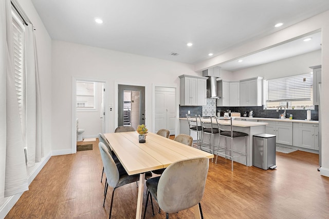 dining space featuring visible vents, light wood-type flooring, and recessed lighting
