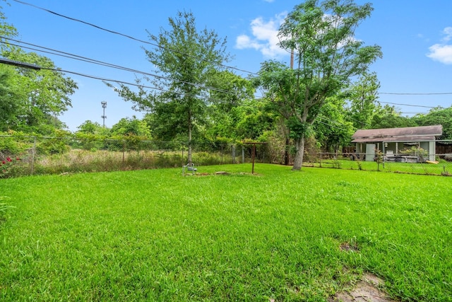 1702 Sheridan Dr, Baytown, TX 77520 - view of yard