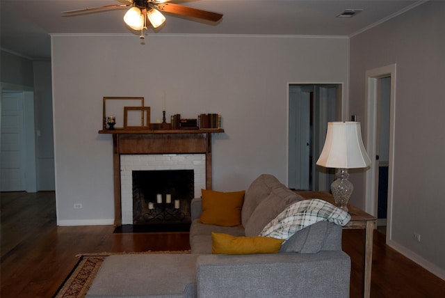living area featuring ceiling fan, ornamental molding, and wood finished floors