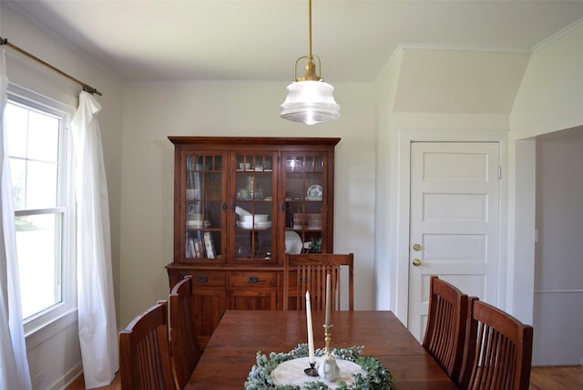 dining space featuring ornamental molding