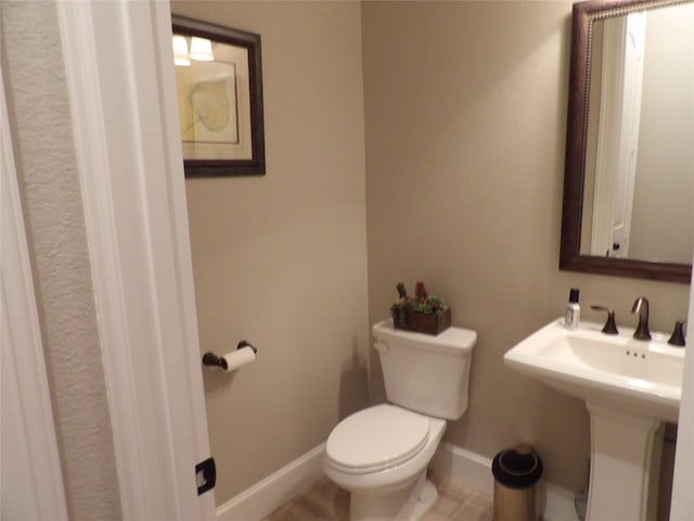 89 Grandview Blvd, Montgomery, TX 77356 - bathroom featuring toilet, baseboards, and a sink