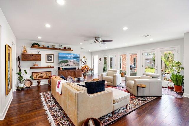 living room featuring baseboards, recessed lighting, dark wood-style floors, visible vents, and ceiling fan